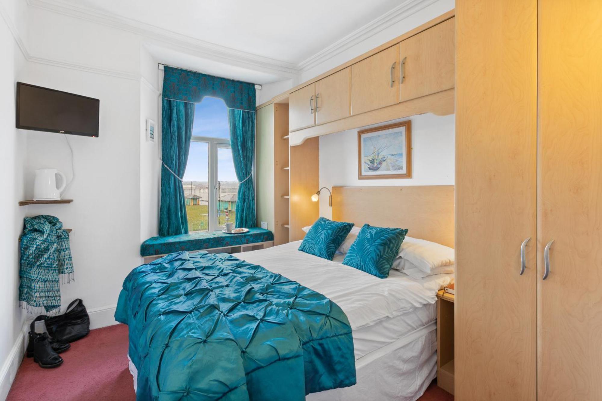 Seaways Hotel Пейнтън Екстериор снимка