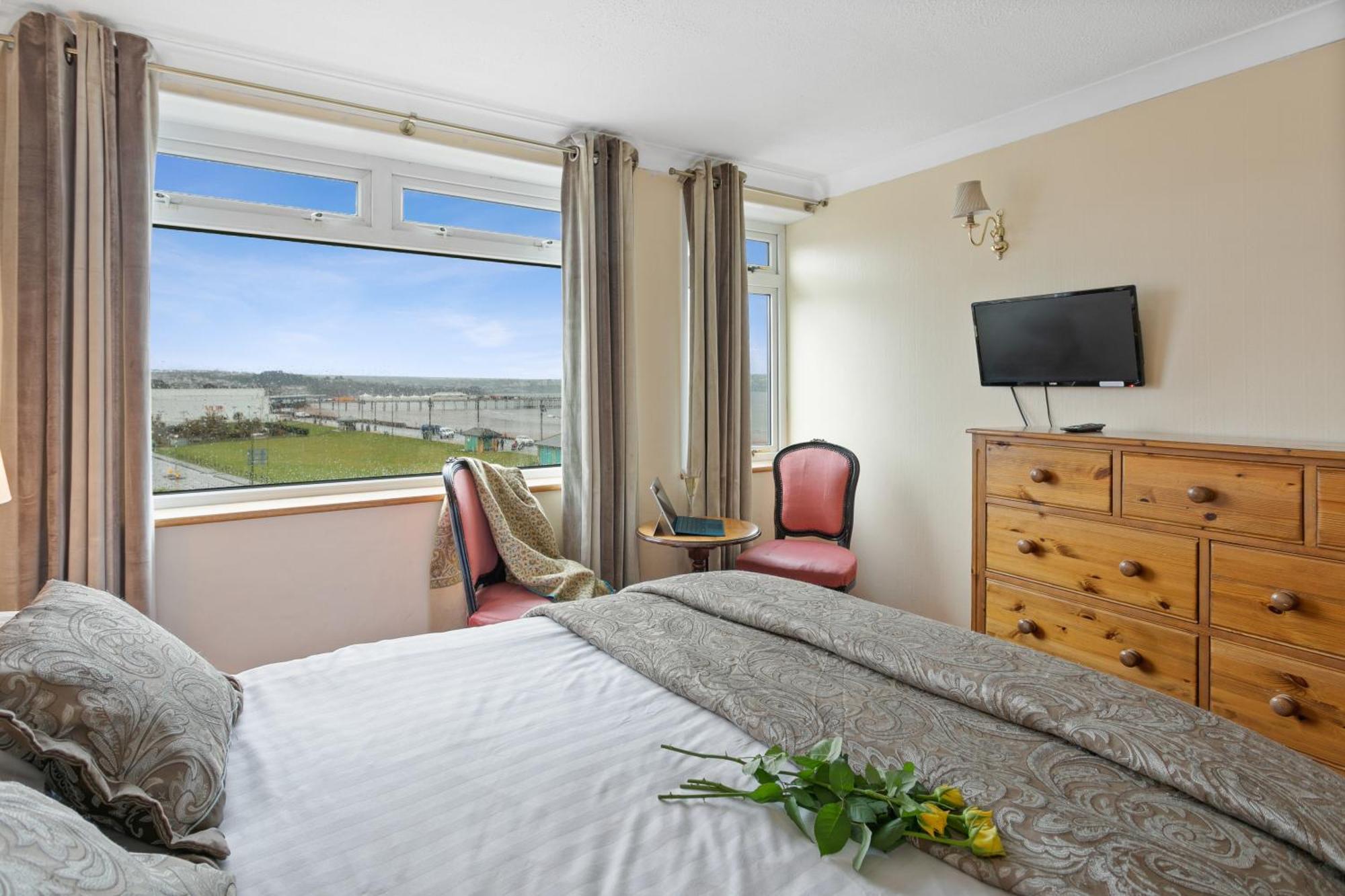 Seaways Hotel Пейнтън Екстериор снимка