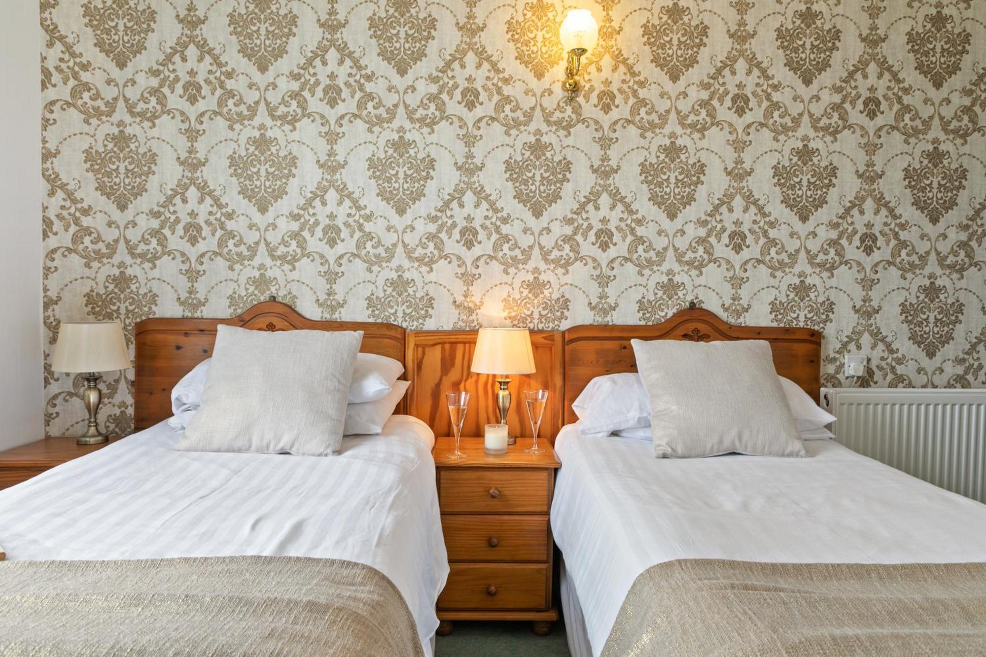 Seaways Hotel Пейнтън Екстериор снимка