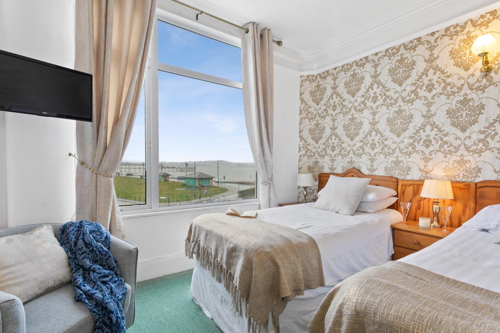 Seaways Hotel Пейнтън Екстериор снимка