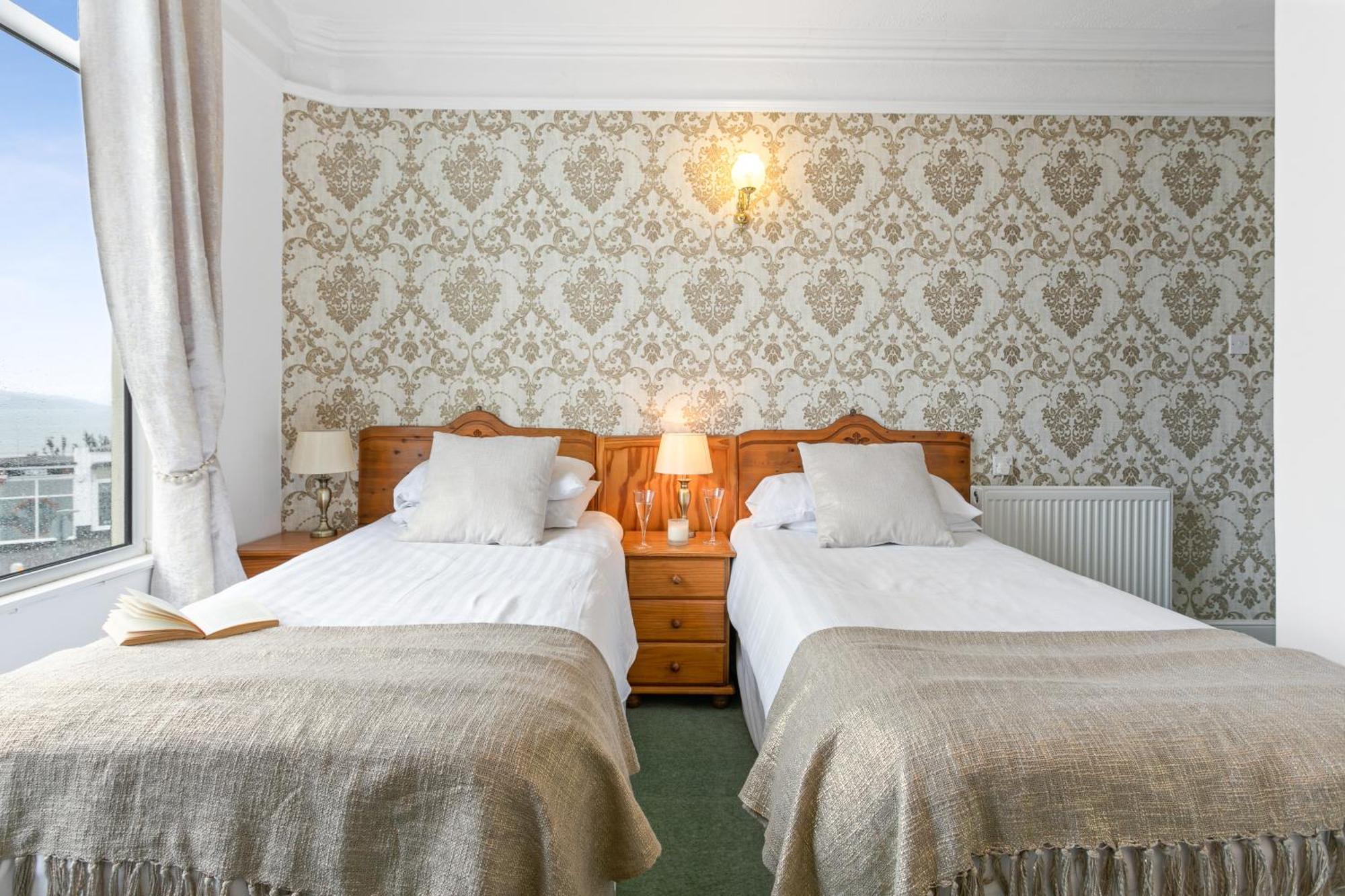 Seaways Hotel Пейнтън Екстериор снимка